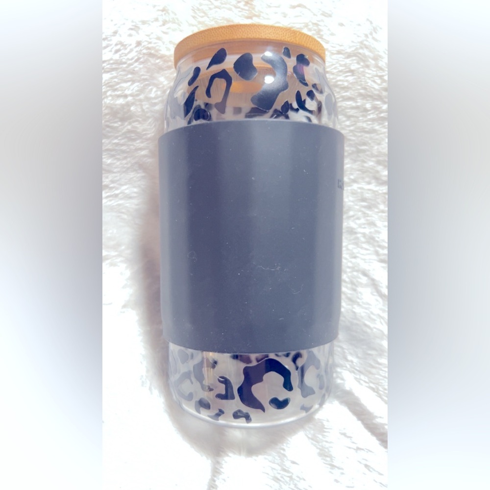 Leopard print w silicone sleeve